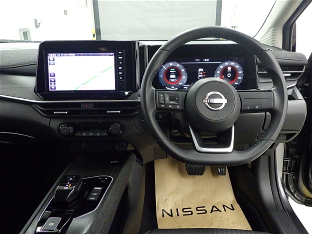 NISSAN AURA