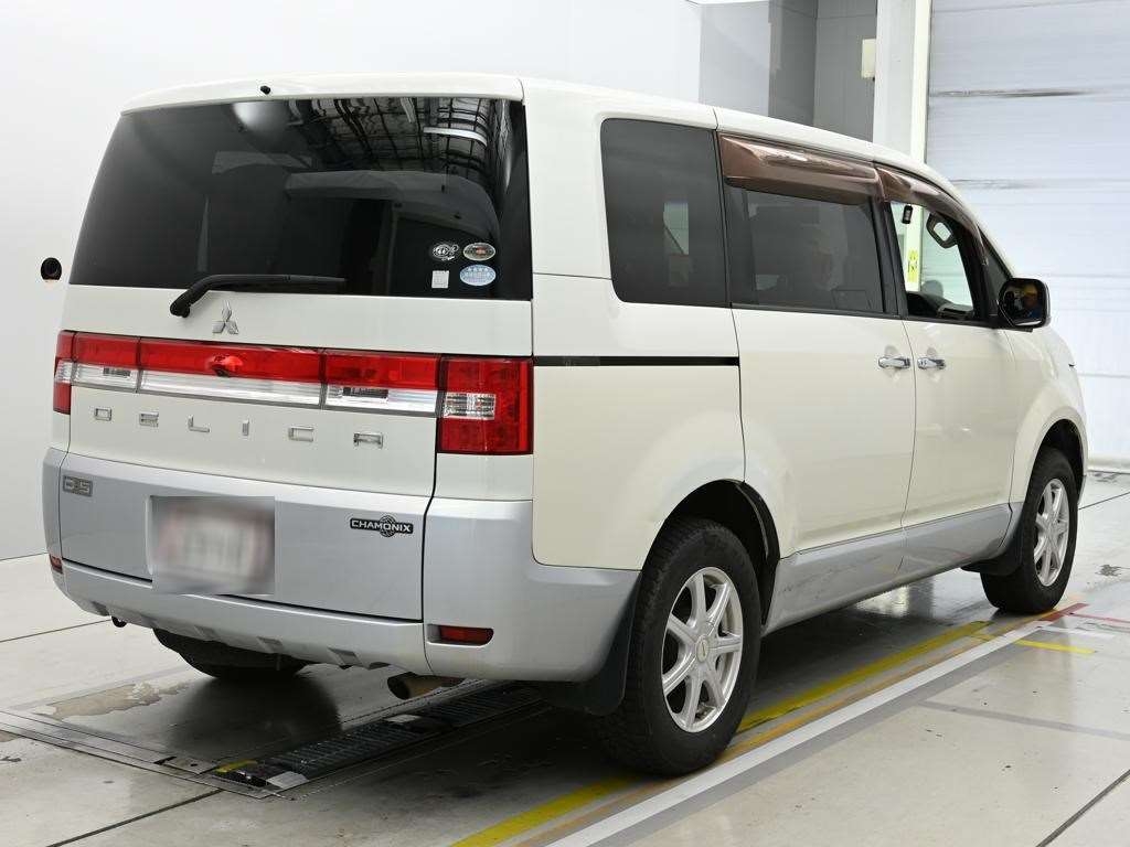 MITSUBISHI DELICA D:5