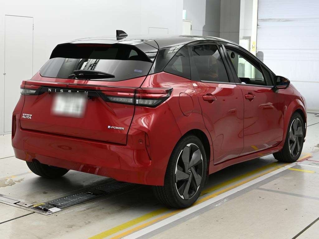 NISSAN AURA