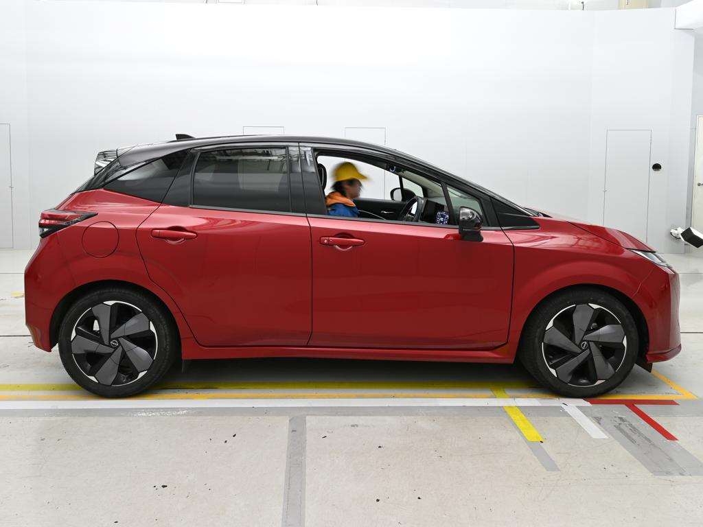NISSAN AURA