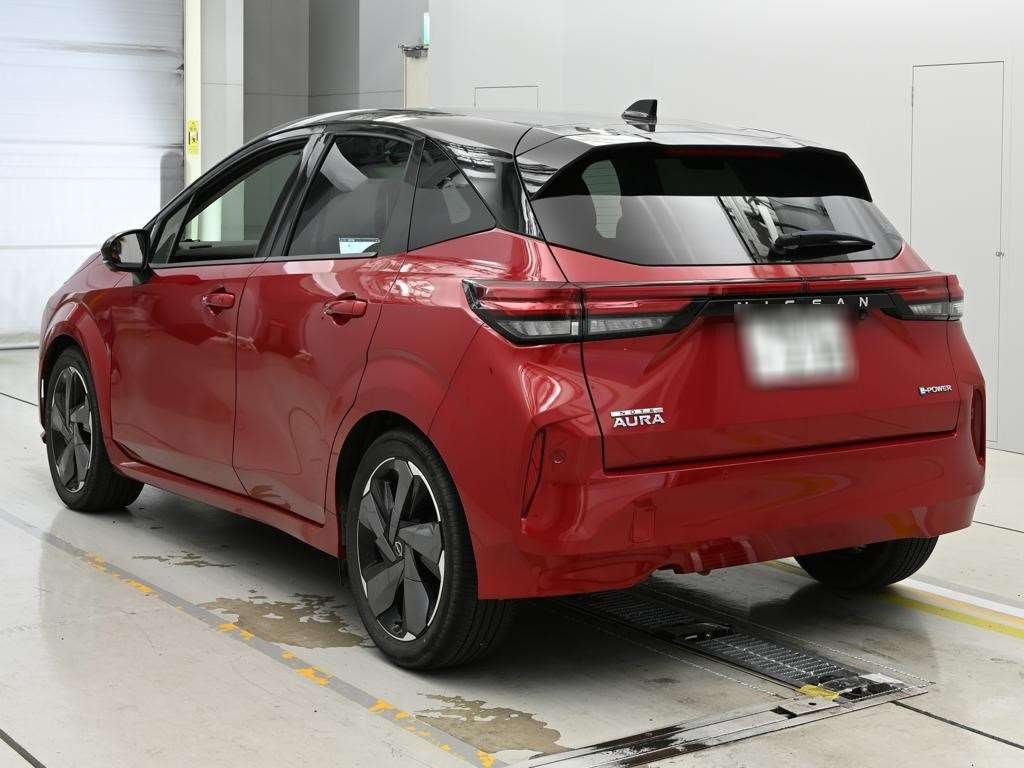 NISSAN AURA