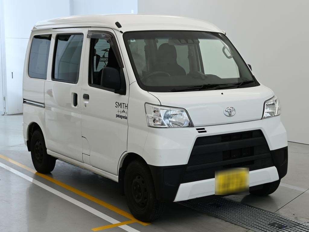 TOYOTA PIXIS VAN