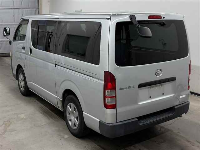 TOYOTA REGIUS ACE