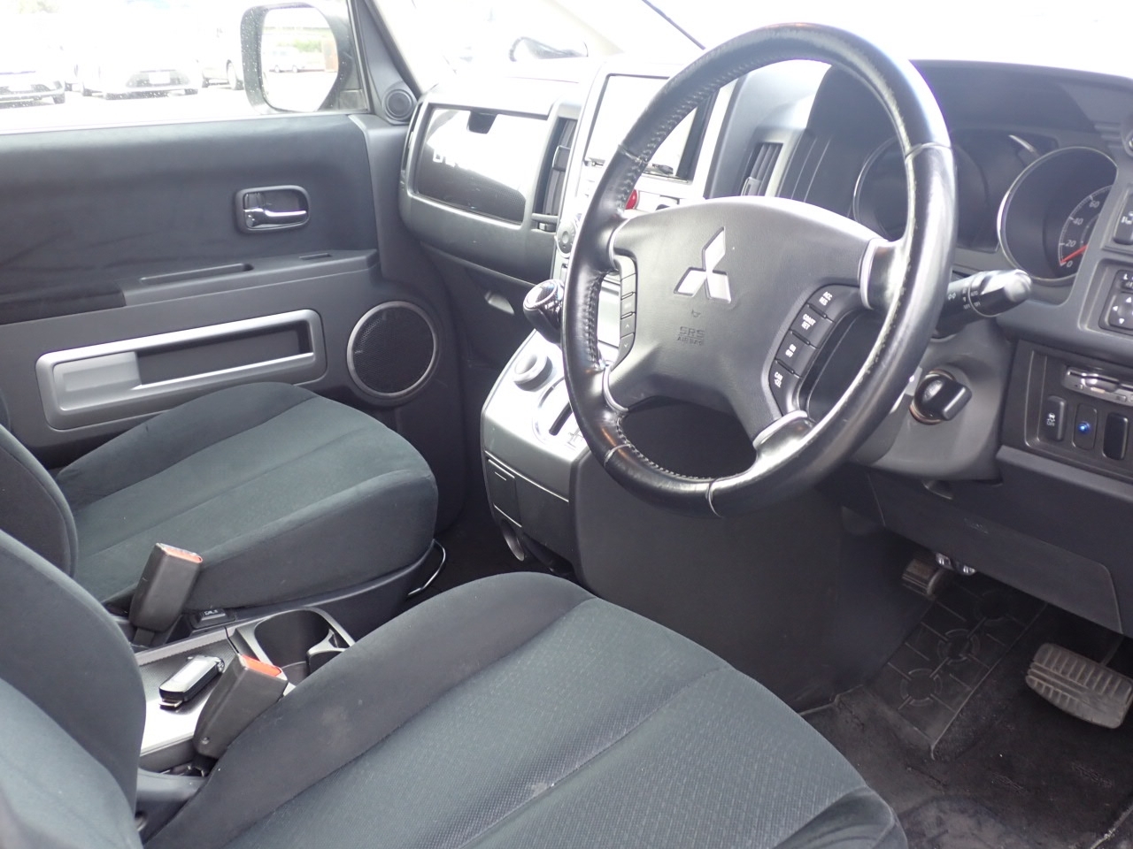 MITSUBISHI DELICA D:5