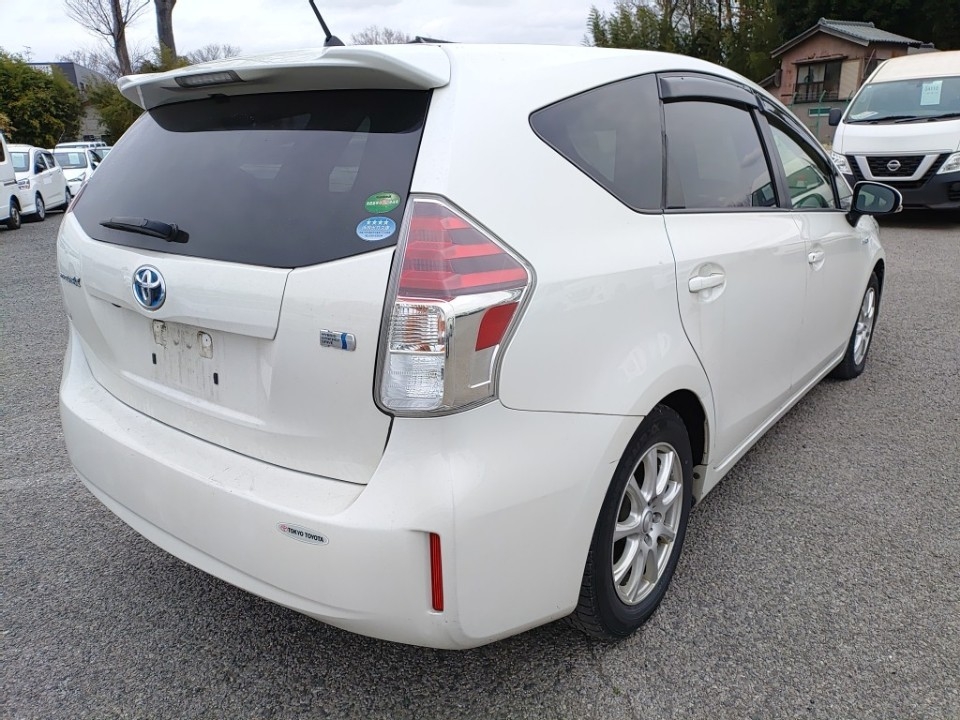 TOYOTA PRIUS ALPHA