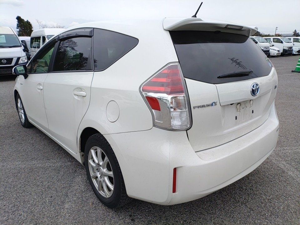 TOYOTA PRIUS ALPHA