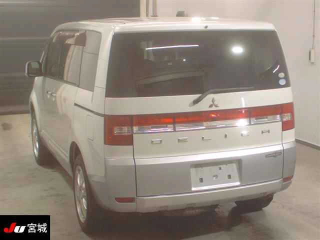 MITSUBISHI DELICA D:5