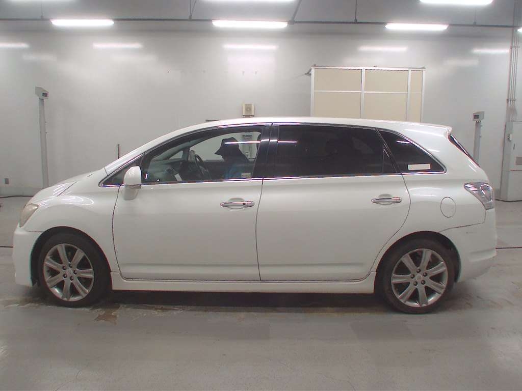 TOYOTA MARK X ZIO