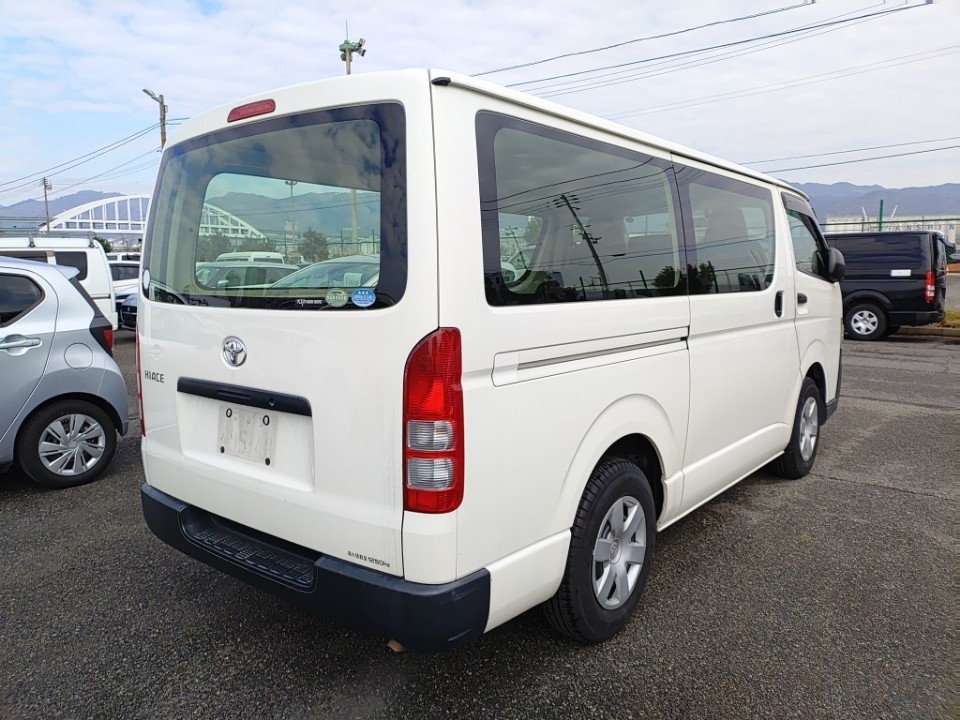 TOYOTA REGIUS ACE