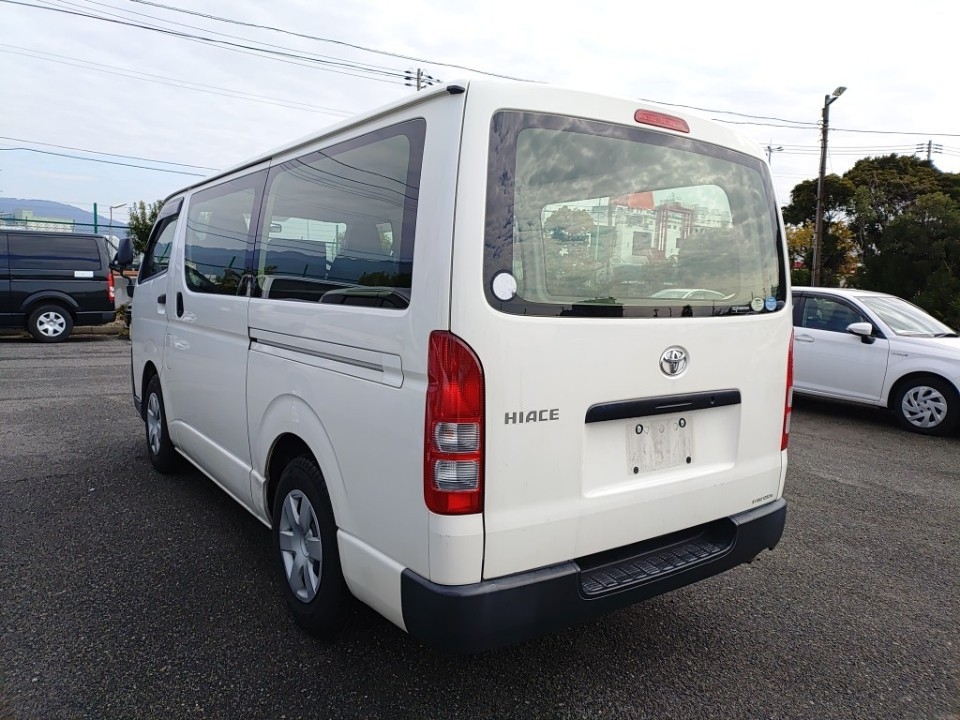 TOYOTA REGIUS ACE