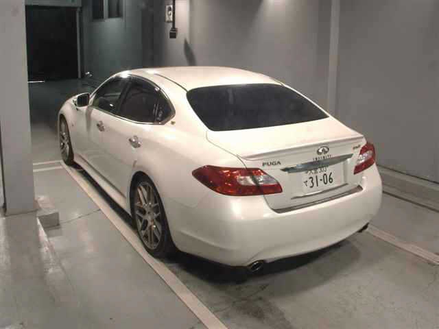 NISSAN FUGA