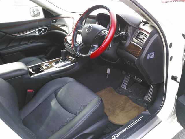 NISSAN FUGA