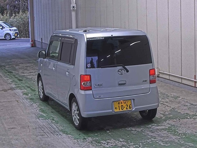 TOYOTA PIXIS SPACE
