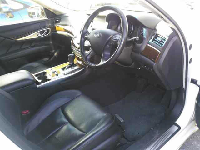 NISSAN FUGA