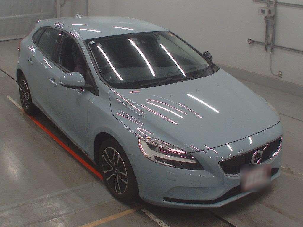 VOLVO V40
