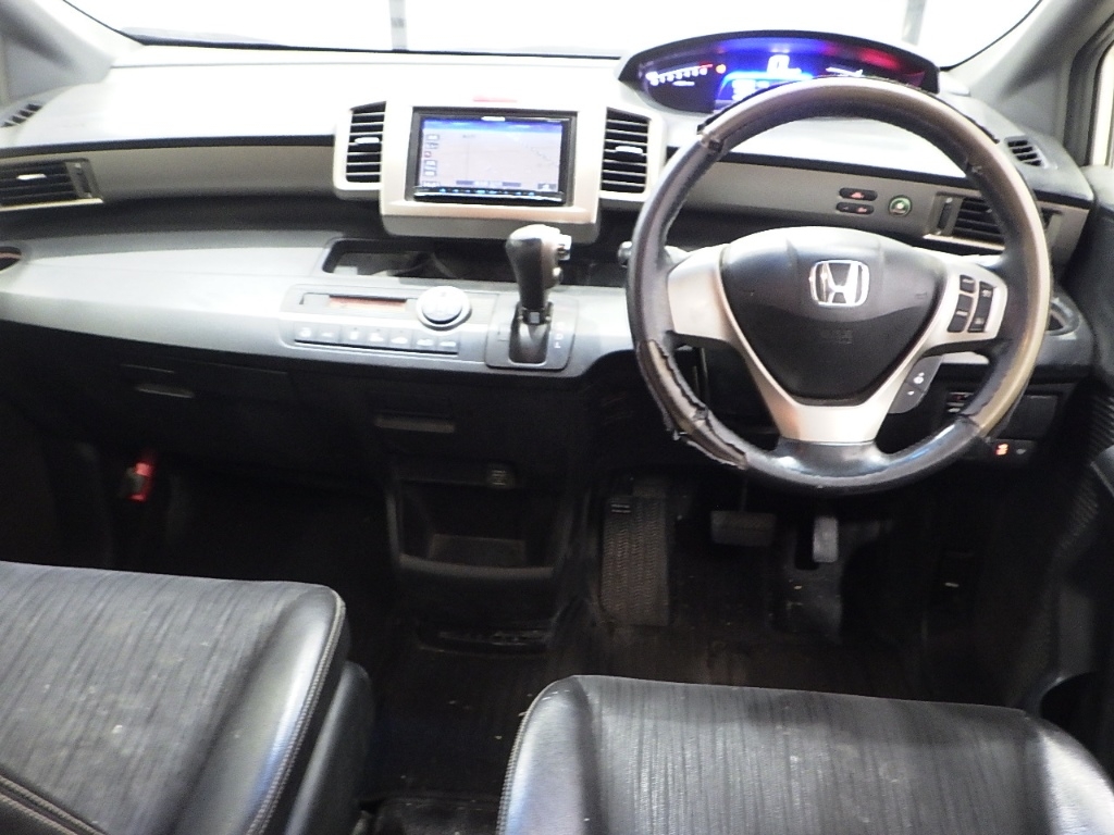 HONDA FREED SPIKE