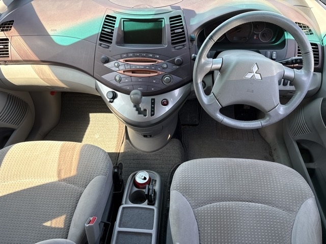MITSUBISHI GRANDIS