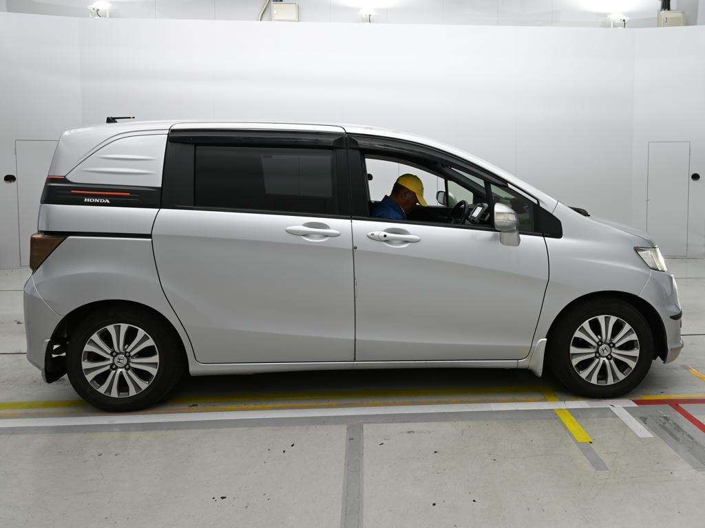 HONDA FREED SPIKE