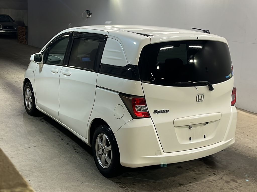 HONDA FREED SPIKE