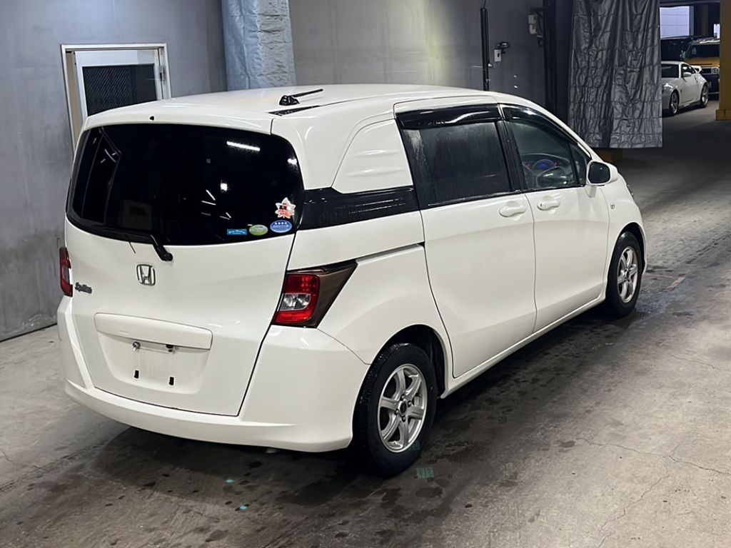 HONDA FREED SPIKE