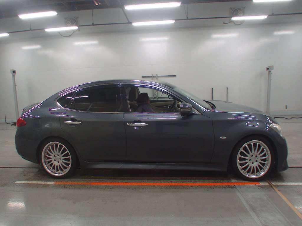NISSAN FUGA