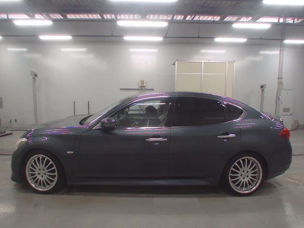 NISSAN FUGA