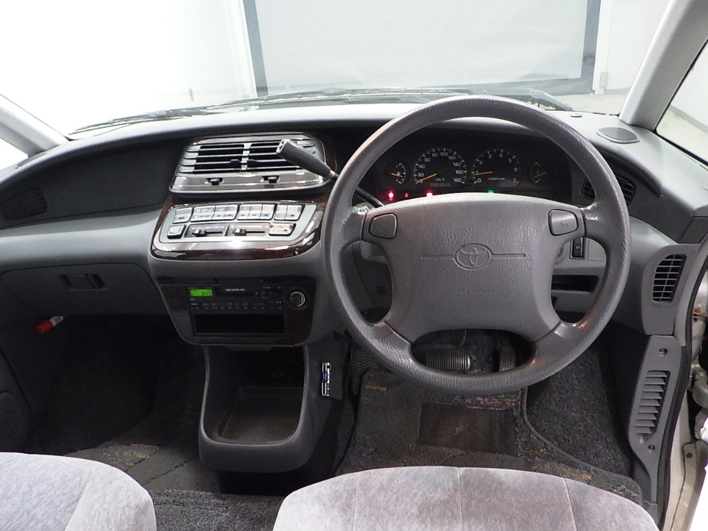 TOYOTA ESTIMA LUCIDA