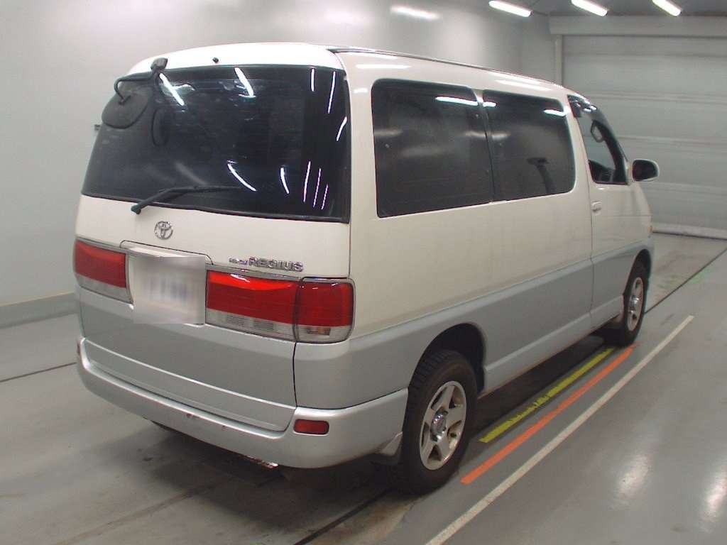 TOYOTA HIACE REGIUS