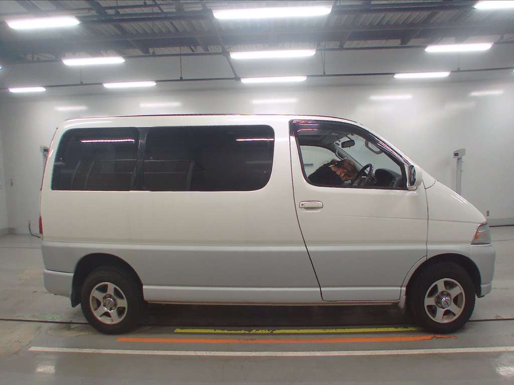 TOYOTA HIACE REGIUS