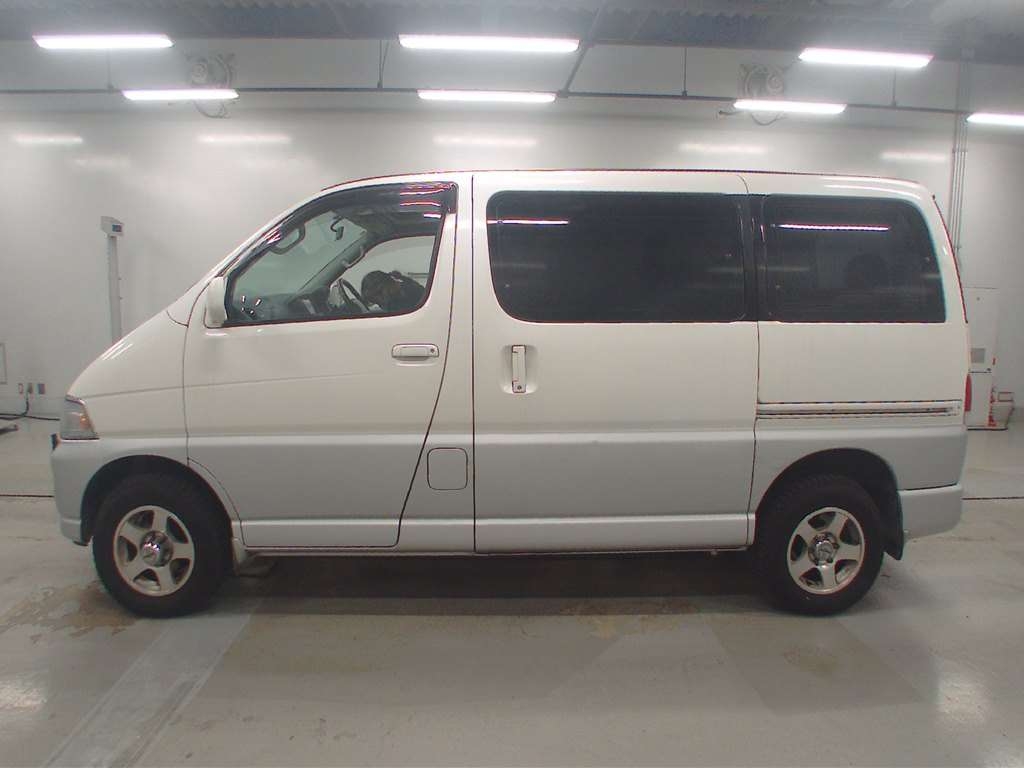 TOYOTA HIACE REGIUS