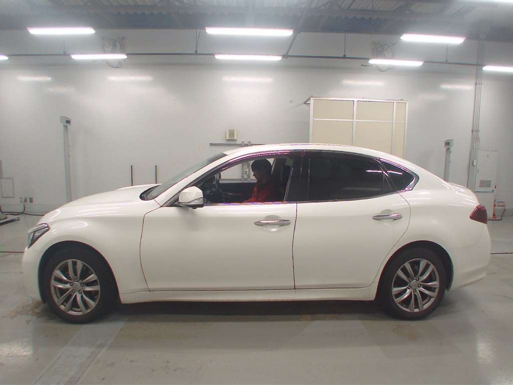 NISSAN FUGA