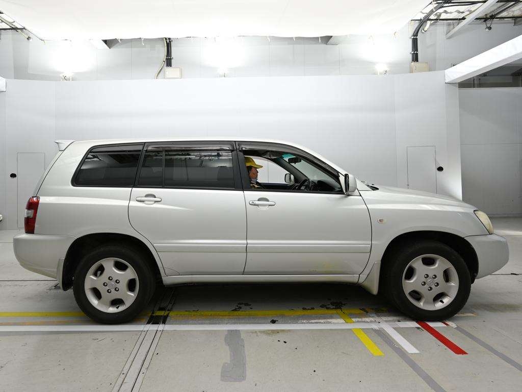 TOYOTA KLUGER V