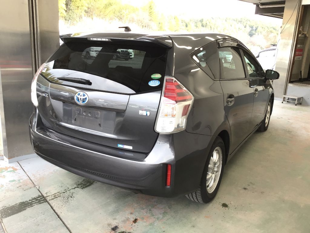 TOYOTA PRIUS ALPHA