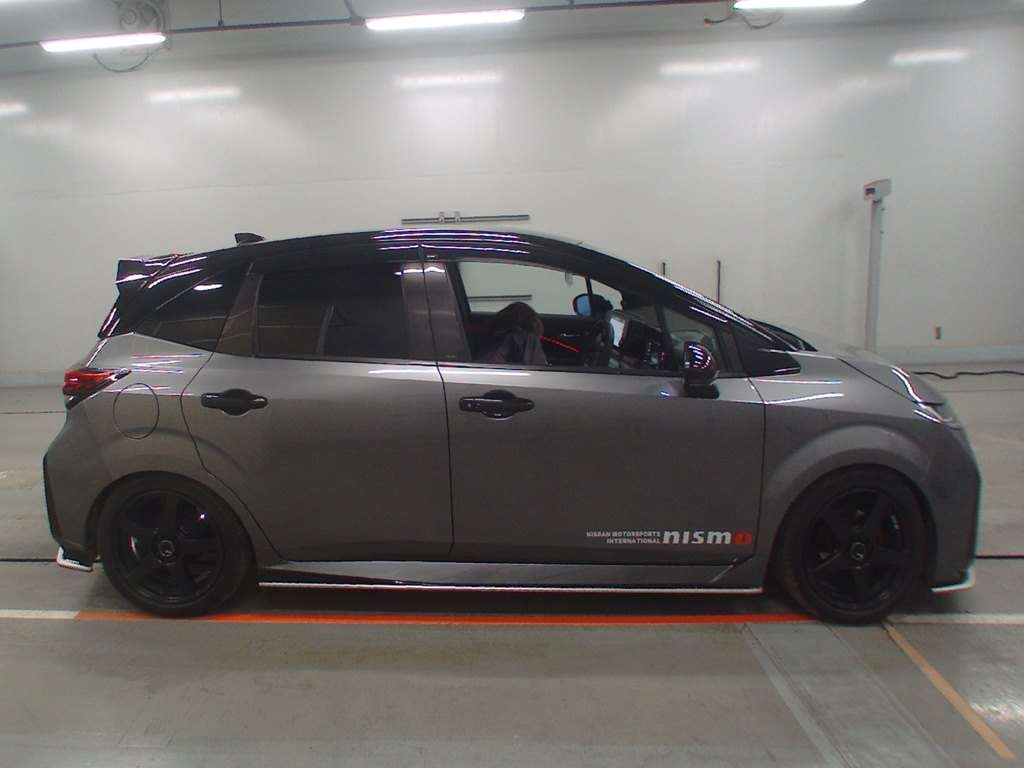 NISSAN AURA