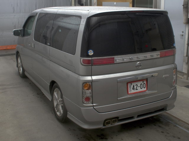 NISSAN ELGRAND
