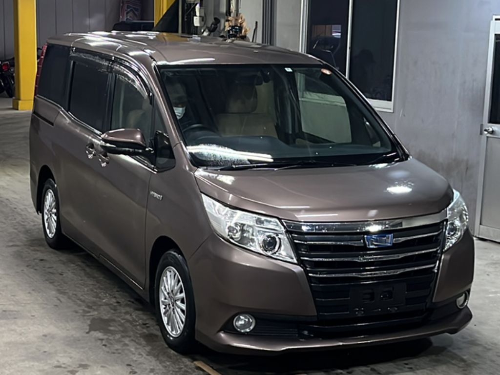 TOYOTA NOAH