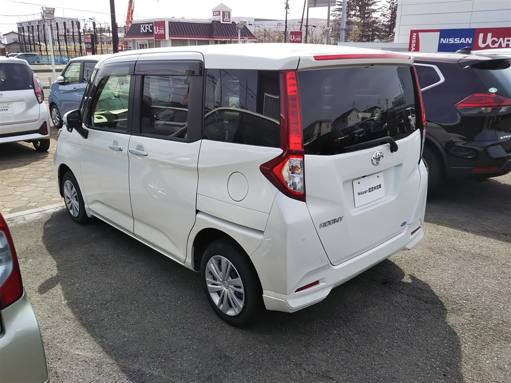 TOYOTA ROOMY