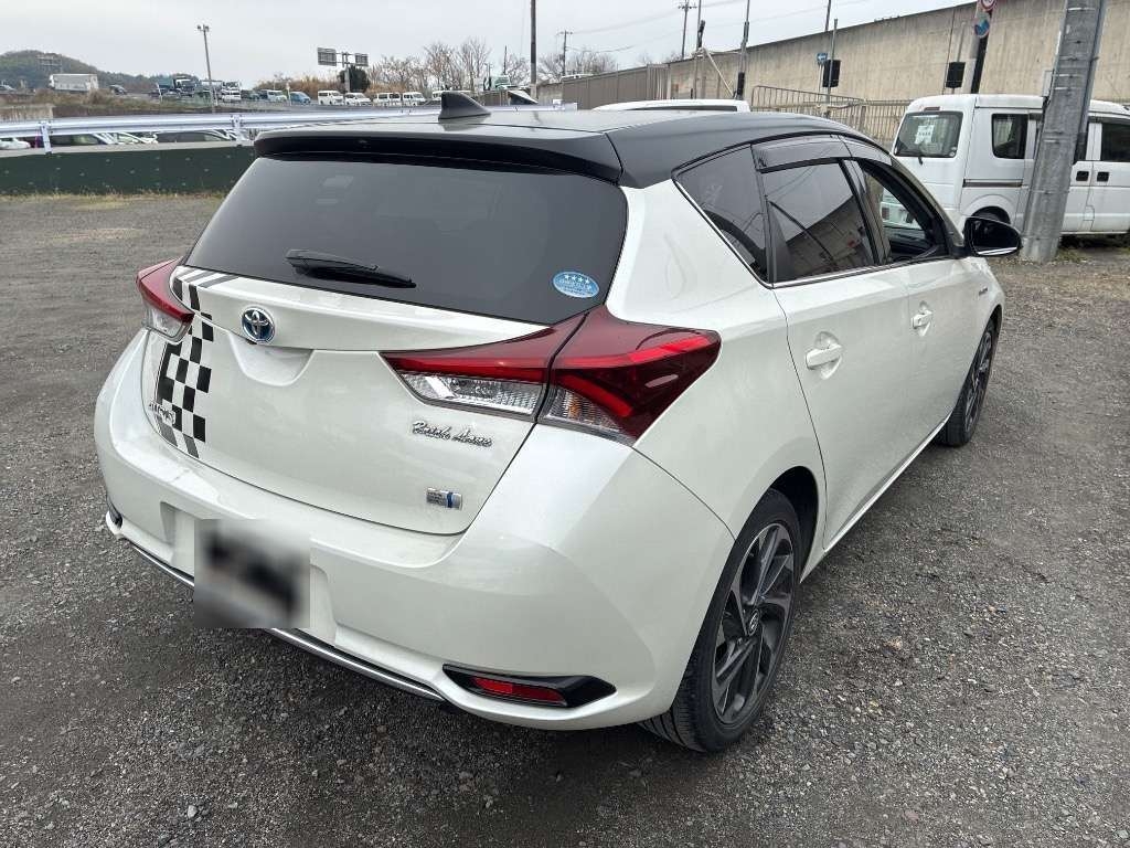 TOYOTA AURIS
