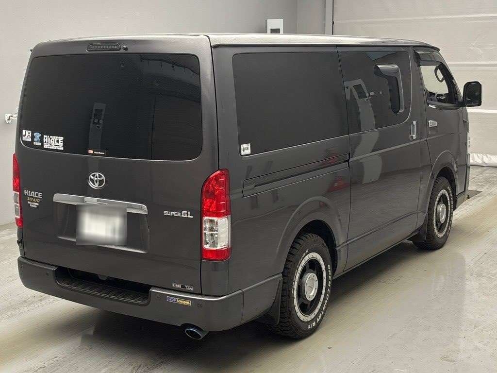TOYOTA REGIUS ACE