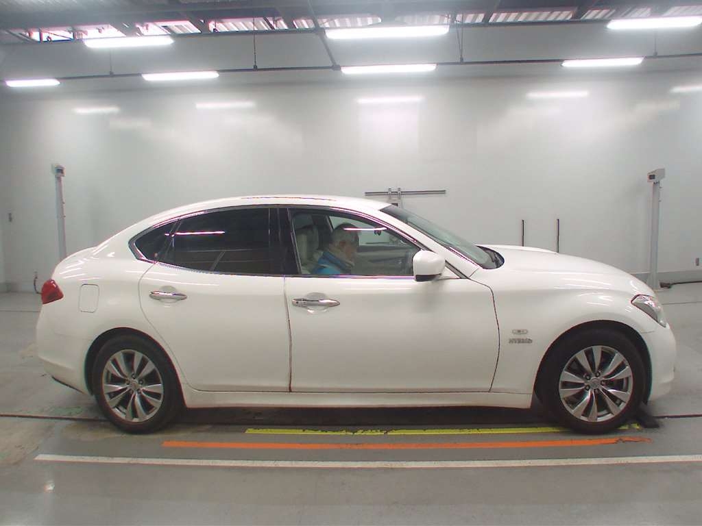NISSAN FUGA