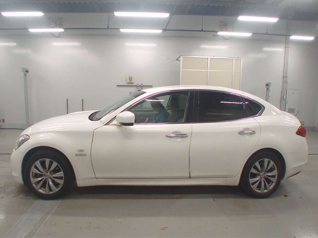 NISSAN FUGA