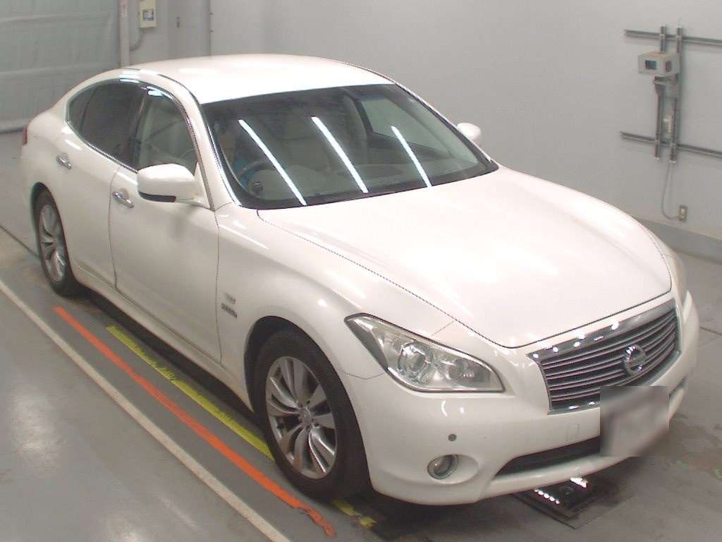 NISSAN FUGA