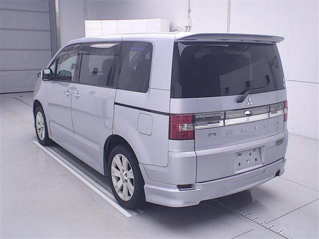 MITSUBISHI DELICA D:5