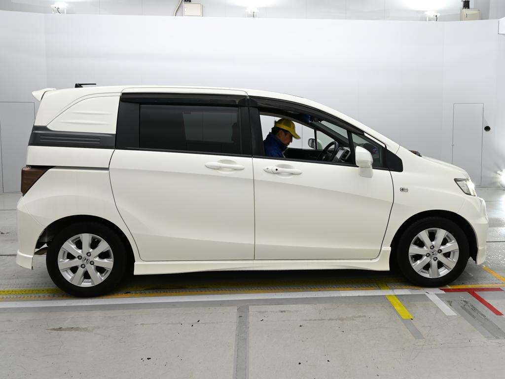 HONDA FREED SPIKE