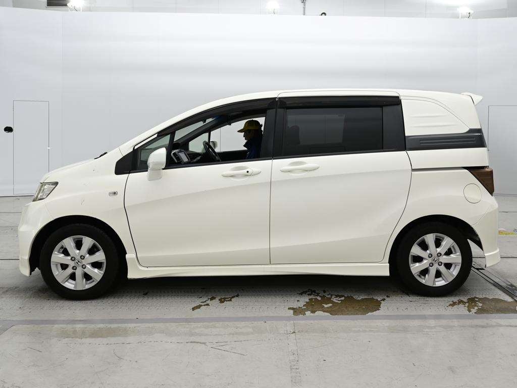 HONDA FREED SPIKE