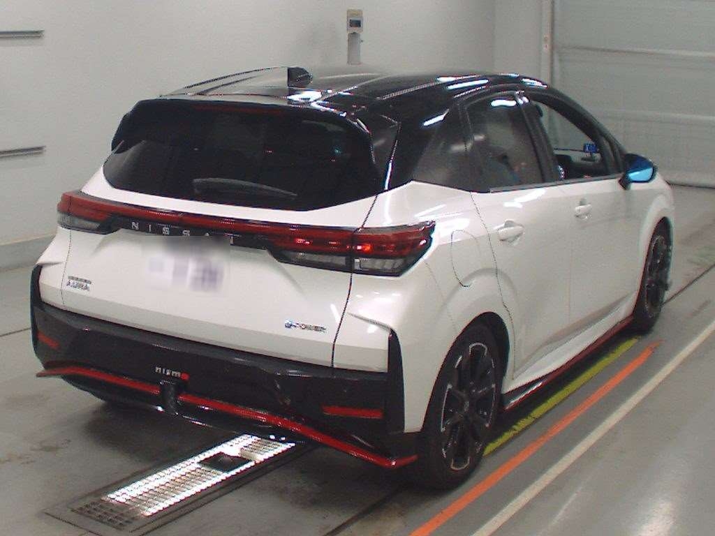 NISSAN AURA