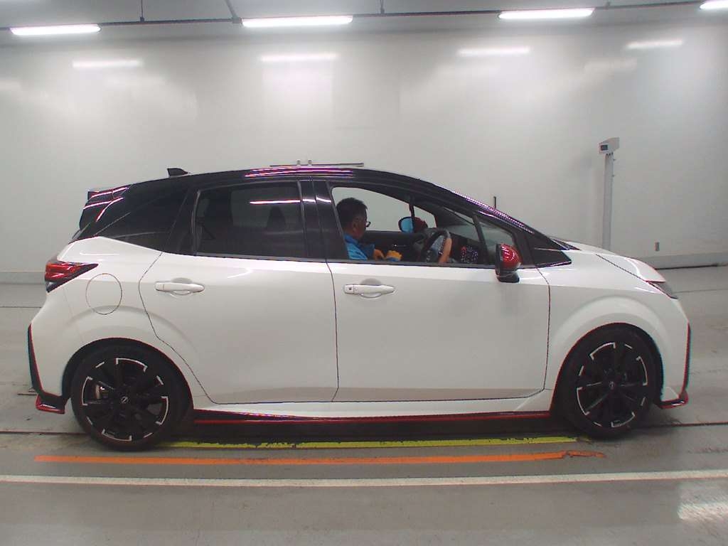 NISSAN AURA