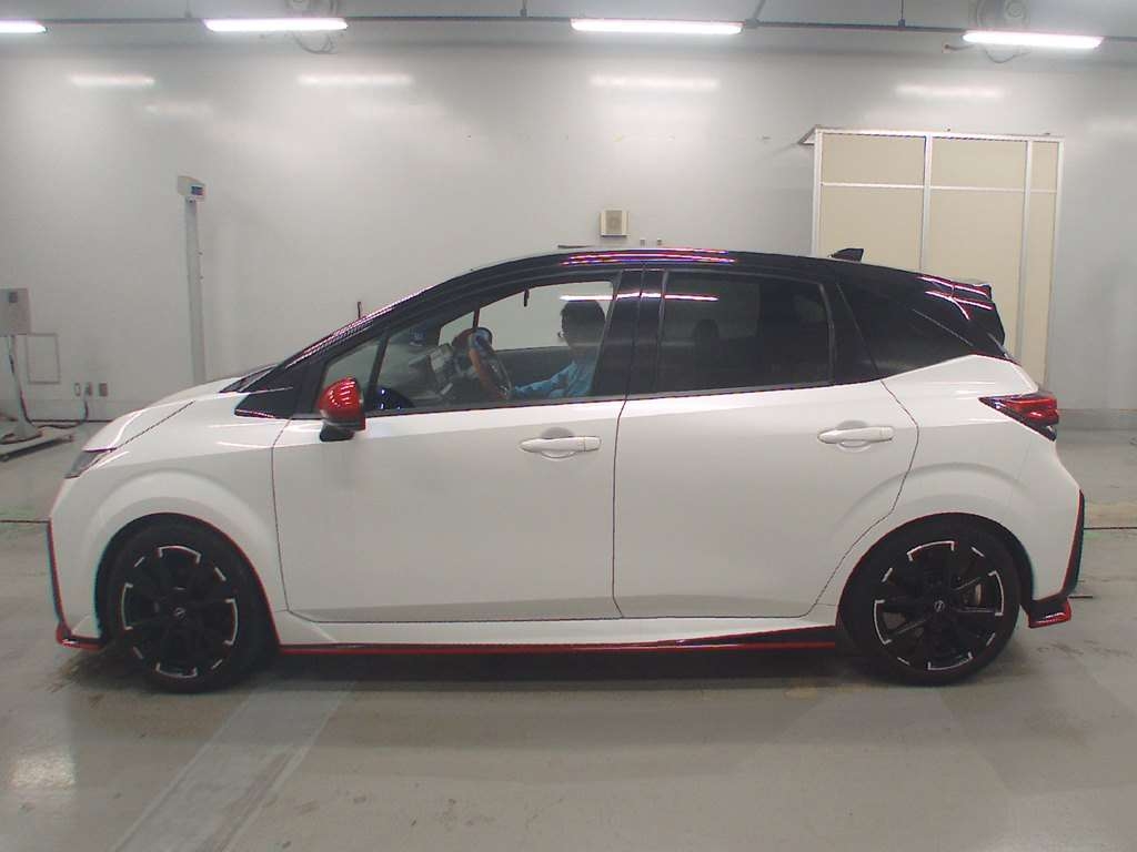 NISSAN AURA