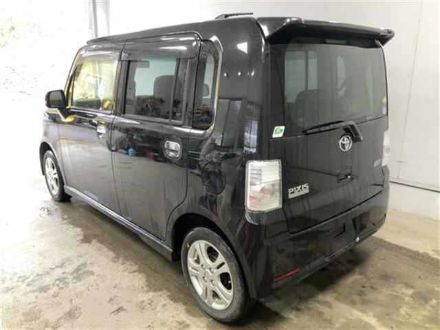 TOYOTA PIXIS SPACE