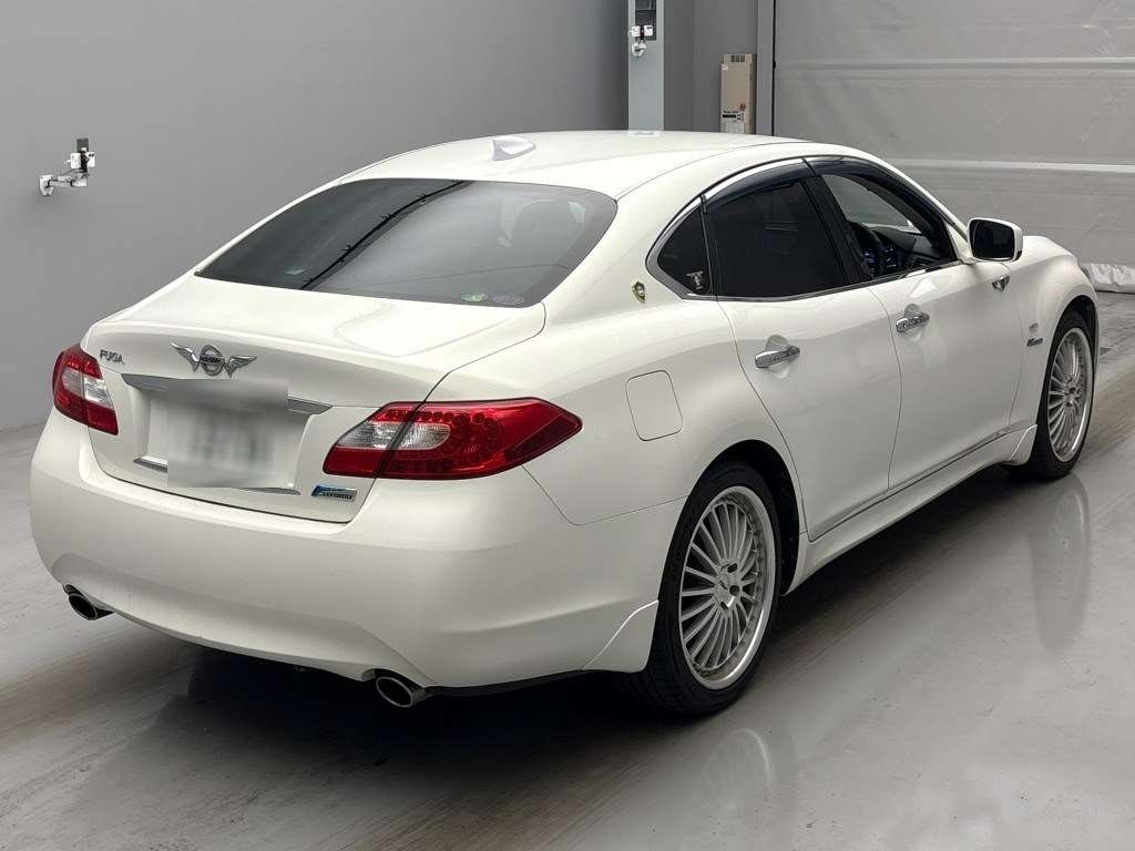 NISSAN FUGA